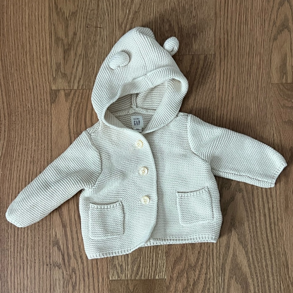 BabyGap cotton hooded sweater size 3-6 months